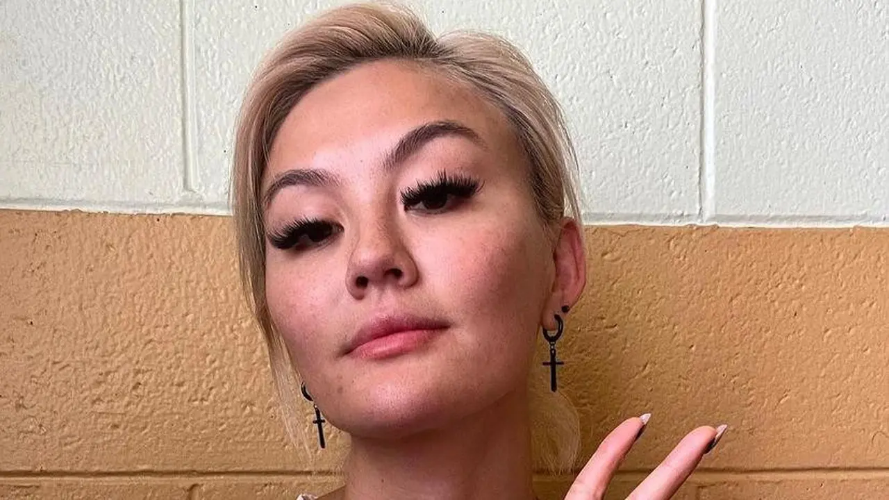 Agnez Mo Unggah Foto Tanpa Makeup dan Filter, Tetap Cantik dengan Freckles