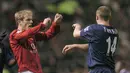 Phil Neville (kiri) pindah ke Everton pada musim 2005 dan tampil sebanyak 242 kali bersama The Toffees. (AFP/ Paul Barker)