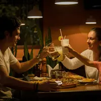 Saat anak mengungkapkan perasaannya, dengarkan dulu dengan penuh perhatian. Tunjukkan empati agar anak merasa dipahami dan tidak merasa sendirian. (Foto: Pablo Merchán Montes/Unsplash)