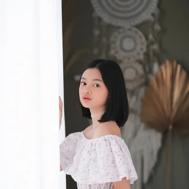 Mulai Dikenal, Ini 6 Potret Montserrat Gizelle Pemeran Bulan ‘Dari Jendela SMP’