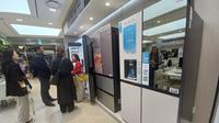 LG, perusahaan elektronik multinasional asal Korea Selatan memperkuat bisnisnya dalam menyediakan produk perangkat elektonik rumah tangga (home appliances) yang sesuai dengan kebutuhan pelanggan di pasar global, termasuk Asia. Salah satunya untuk produk kulkas.