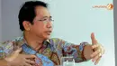 Saat memimpin sebuah sidang di DPR, suasana menjadi ricuh. Ada seorang anggota dewan yang menghampirinya hendak menyiramkan air kepadanya (Liputan6.com/Faisal R Syam).