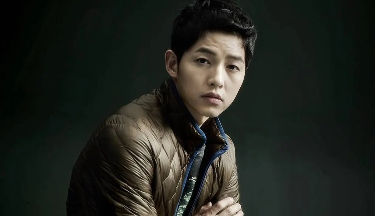Song Joong Ki ingin bermain dalam berbagai karakter. "Aku ingin memainkan banyak karakter. Aku bermain di film Battleship Island karena aku ingin bermain dalam film yang settingnya periode kolonial Jepang," tuturnya. (Foto: Allkpop.com)