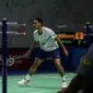 Pebulu tangkis tunggal putra Indonesia, Tommy Sugiarto saat bertanding melawan pebulu tangkis tunggal putra Indonesia, Anthony Sinisuka Ginting pada babak 32 besar Indonesia Open 2022 di Istora Senayan, Jakarta, Selasa (14/06/2022). (Bola.com/Bagaskara Lazuardi)