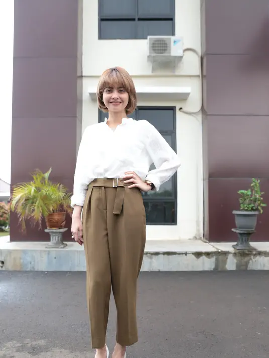 "Pemberitaannya miring, ini mengganggu kinerja Shogo dan aku. Kemaren sempat ketemu, dia nggak bangkrut dan sangat menggangu dia berhubungan dengan customer dan klien. Dia sudah stabil dan kerja lagi," ucap Tiwi. (Adrian Putra/Bintang.com)