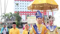 Festival Arakan Pengantin 2019 agenda tahunan tahunan yang digelar Pemerintah Kota Pontianak menyambut Hari Jadi Kota Pontianak ke-248 pada 23 Oktober. (Liputan6.com/Aceng Mukaram)