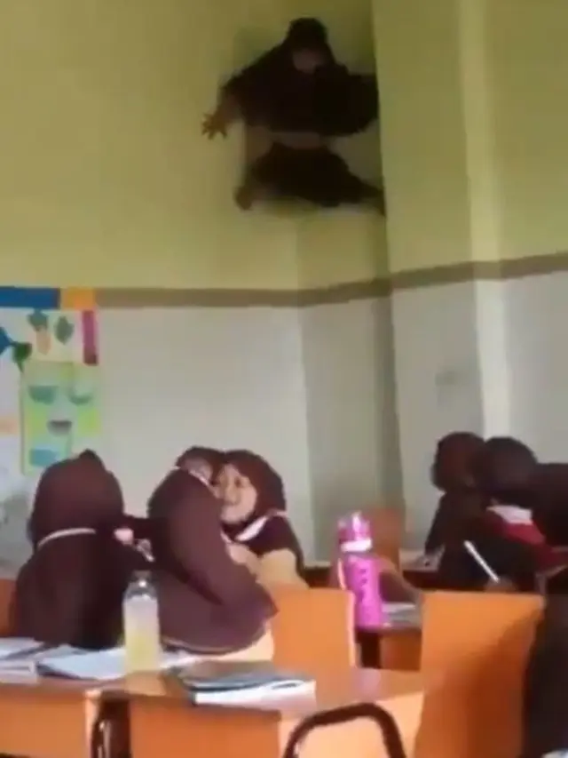 6 Kelakuan Murid Bak Kesurupan Ini Bikin Geleng Kepala