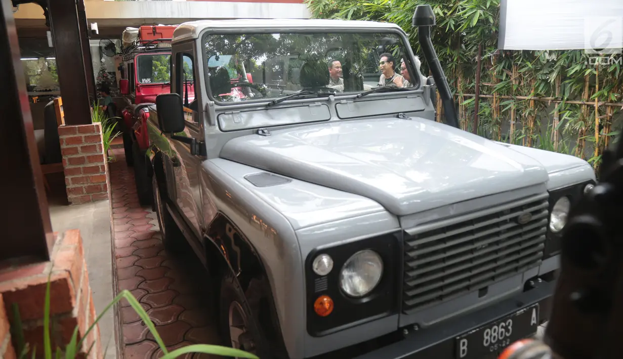 Mobil Land Rover terparkir di Jakarta, Rabu (5/12). Penggemar dan pencinta kendaraan Land Rover seluruh Indonesia akan menggelar kegiatan bertajuk Indonesia Land Rover United (ILRU) di kaki Gunung Gede Pangrango Cibodas, Jabar. (Liputan6.com/Angga Yuniar)
