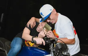 Potret Ariel NOAH Dapat Kado Motor Suzuki RGR dari Gading Marten