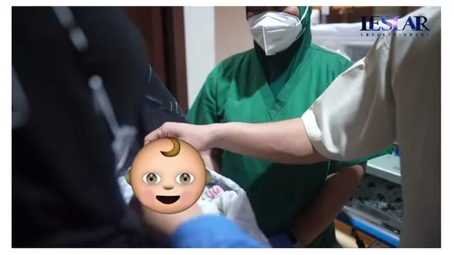 8 Potret Bahagia Lesty Kejora Usai Melahirkan, Wajah Sang Anak Disembunyikan