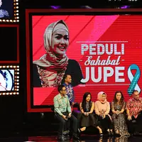 Menyaksikan lewat sambungan video call acara penggalangan dana itu, Julia Perez pun mengucapkan terima kasih kepada semua pihak yang telah membantunya. Ia juga berjanji untuk tetap semangat dalam melawan penyakitnya. (Bambang E. Ros/Bintang.com)