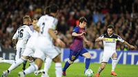 Liputanchampions, Barcelona: Bintang Argentina yang juga pemain depan Barcelona, Lionel Messi menusuk jantung Chelsea dalam pertandingan semifinal leg kedua Liga Champions di Cam Nou Stadion, Barcelona.AFP PHOTO / Javier Soriano