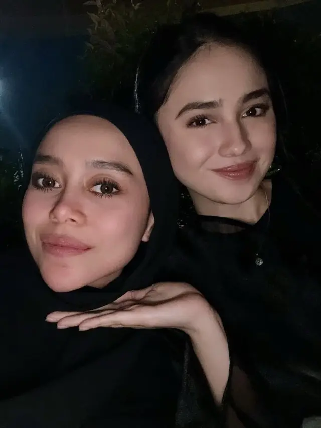 Penampilan Syifa Hadju saat Buka Puasa Bersama Geng Mamayu.