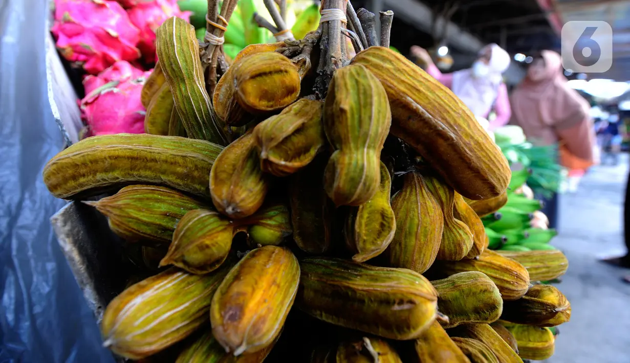 Buah salju memiliki rasa yang manis dan dingin, sehingga membuat buah ini banyak digemari. Untuk satu kilogram buah salju dijual dengan harga Rp 90 ribu. (merdeka.com/Arie Basuki)