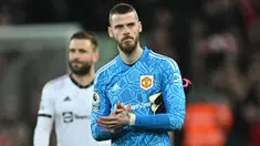 Tak bisa dipungkiri jika Liga Inggris menjadi salah satu liga terbaik di Eropa bahkan di dunia. Deretan pemain terbaik dari berbagai negara bersaing untuk memberikan penampilan terbaik bagi klub yang dibelanya. Beberapa pemain yang menjadi andalan klub di Liga Inggris sebagian besar menjadi andalan pula di level timnas. Namun ada pengecualian di sektor penjaga gawang, di mana 6 kiper nomor satu di Liga Inggris berikut nyatanya hanya menjadi pelapis saat membela timnas. Siapa saja? Berikut daftar keenam kiper tersebut. (AFP/Paul Ellis)