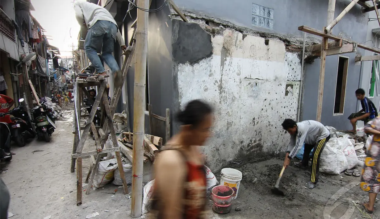 Sekitar 400 rumah yang dibangun di Kampung Deret Benhil ini diperediksi akan selesai pada akhir tahun ini bersamaan dengan 26 titik lain pembangunan Kampung Deret di seluruh Jakarta (Liputan6.com/Faizal Fanani).
