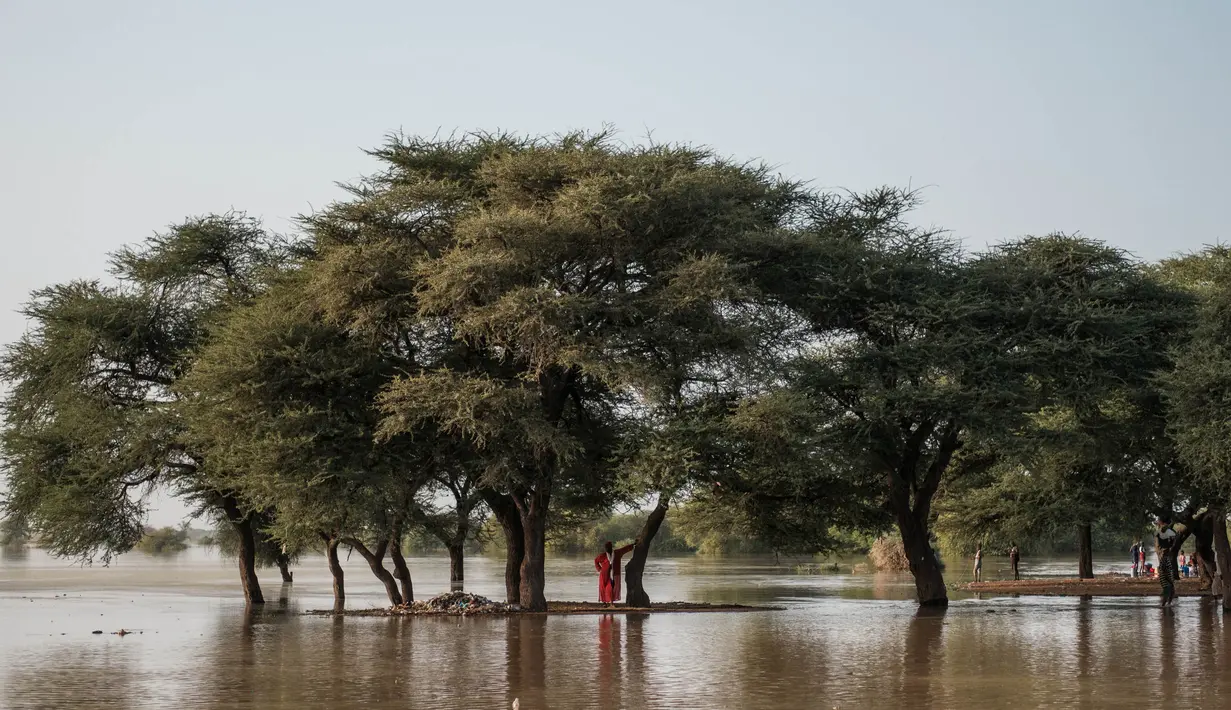Hujan lebat yang mengguyur wilayah Lembah Sungai Senegal menyebabkan sejumlah desa terendam. (GUY PETERSON/AFP)