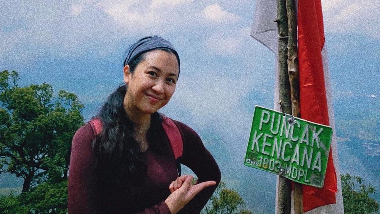 7 Momen Sherina Munaf Mendaki Gunung Kencana, Sempat Jatuh Waktu Turun