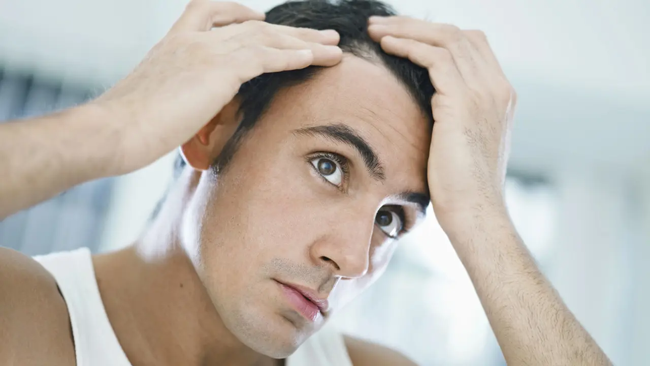 Ciri-ciri Rambut Lepek Pria yang Jarang Diperhatikan, Apa Saja Penyebab dan Cara Mengatasinya?