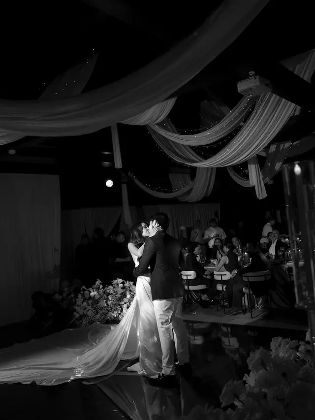 Resmi Jadi Istri Angga Yunanda, 8 Potret Shenina Cinnamon Pancarkan Effortless Beauty Dalam Balutan Gaun Resepsi Minimalis