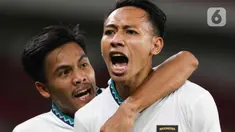 Pesepak bola Timnas Indonesia U-22 Beckham Putra Nugraha (kanan) berteriak usai mencetak gol ke gawang Lebanon pada pertandingan Internasional Friendly Match di Stadion Utama Gelora Bung Karno, Jakarta, Minggu (16/4/2023). (Liputan6.com/Herman Zakharia)