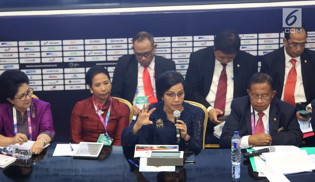 Menteri Keuangan Sri Mulyani bersama sejumlah menteri memberi keterangan pers RAPBN 2019 di Media Center Asian Games, JCC Jakarta, Kamis (16/8). Pada konpers tersebut nilai Rupiah dipatok Rp 14.400/US$ dalam RAPBN 2019. (Liputan6.com/Fery Pradolo)
