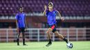 Pemain Timnas Panama U-17, Frederick Eduardo Krug (kanan) melakukan latihan resmi menjelang matchday kedua Grup A Piala Dunia U-17 2023 melawan Timnas Indonesia U-17 di Lapangan Thor, Wonokromo, Surabaya, Minggu (12/11/2023). (Bola.com/Bagaskara Lazuardi)