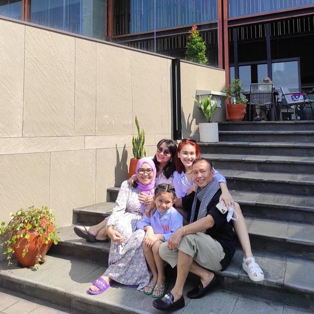 6 Momen Liburan Ayu Ting Ting Bareng Keluarga Usai Lebaran, Penuh Keceriaan