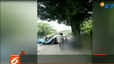 Pengemudi truk berinisial AS langsung diamankan polisi. Diduga sang sopir kehilangan kendali, sehingga tak mampu mengendalikan laju truknya.