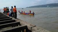 2 wisatawan terseret ombak tinggi di Teluk Penyu, Cilacap Satu selamat, lainnya hilang tenggelam. (Liputan6.com/Basarnas/Muhamad Ridlo)