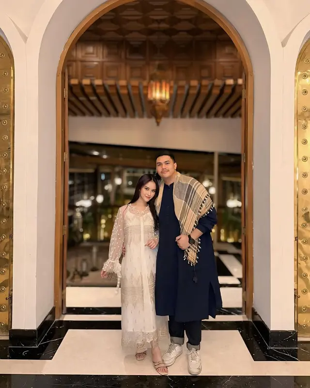 7 Potret pesinetron Gabriella Larasati dilamar Hilman Basaib, tak sabar segera menikah