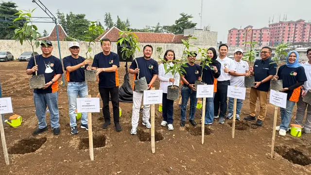 Persatuan Perusahaan Realestat Indonesia (REI) melakukan penanaman 1.000 pohon.