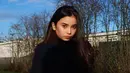 Rambut hitam panjang menjadi ciri khas dari penampilan Sephora di foto-foto Instagramnya. (Liputan6.com/IG/@sephorasievert)