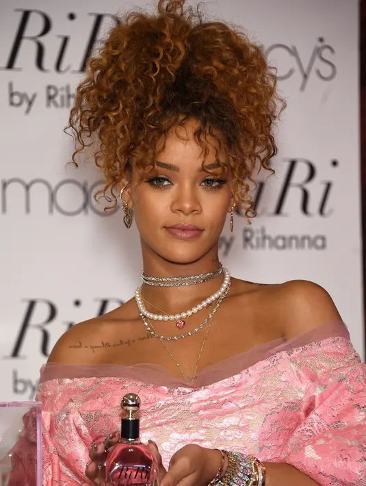 Kini Rihanna sedang menikmati masa lajangnya dan ia pun merasa baik-baik saja dengan dirinya. (AFP/Bintang.com)
