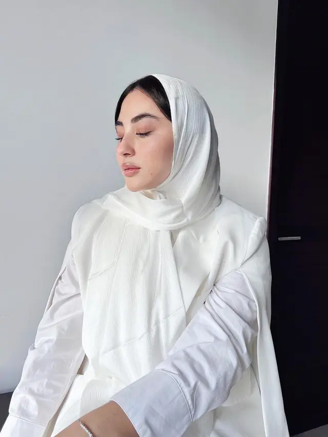 7 Pesona Margin Wieheerm yang Kini Tampil Berhijab Usai Umroh, Banjir Pujian