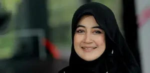 Semasa masih hidup, Ustad Jefry Al Buchori ingin sekali Umi Pipik memakai cadar karena punya pengalaman tak enak saat menjalankan ibadah umrah.