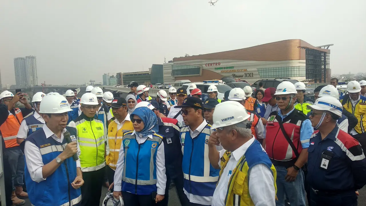 Menteri PUPR Basuki Hadimuljono menargetkan, Jalan Tol Jakarta-Cikampek (Japek) II Elevated atau Tol Layang Jakarta-Cikampek II bisa mulai beroperasi penuh pada November 2019.