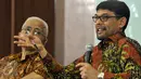 Nasir Djamil (kanan) memberi pandangannya saat diskusi revisi UU KUHP di Gedung DPR, Jakarta, Selasa (15/3/2016). Nasir menyebut terjadi perdebatan alot antara pemerintah dengan Panja RUU KUHP terkait penetapan hukuman mati (Liputan6.com/Johan Tallo)