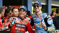 Marc Marquez dan Alex Marquez pada seri pertama MotoGP 2025 di Sirkuit Buriram, Thailand. (MOHD RASFAN / AFP)