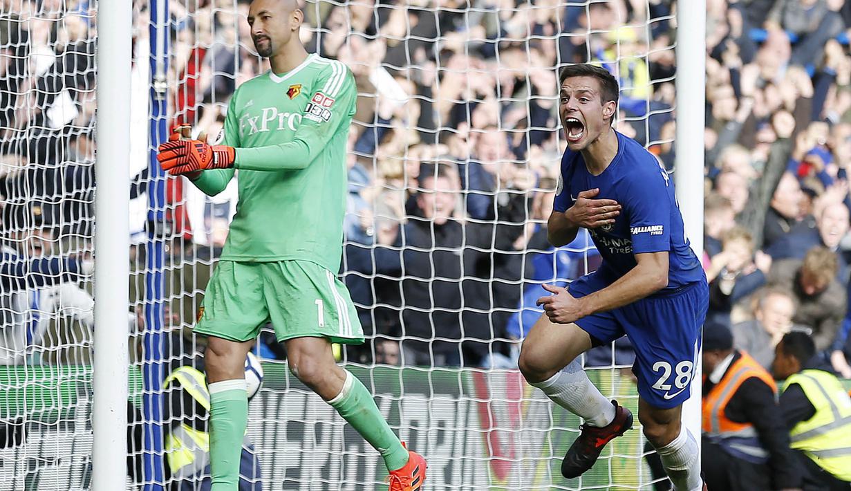 3. Cesar Azpilicueta (Bek) - Pemain bernomor punggung 28 ini adalah salah satu bek yang paling konsisten penampilannya di tahun 2017/18. Pria Spanyol ini menerima imbalan 100 ribu pounds per pekan. (AFP/Ian Kington)