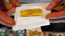 Ekstrak ganja yang sudah diolah dijual di Patients and Caregivers Grup di California, AS (18/10). Meski berstatus barang ilegal, beberapa negara membuka keran izin bagi riset medis ganja. (Reuters/Mario Anzuino)