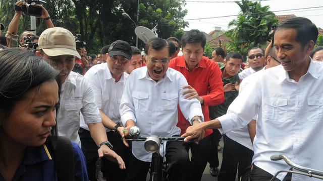 Bersepeda Jokowi-JK Mendaftar Jadi Capres-Cawapres