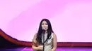 Anggun melantunkan lagu Warna Angin (Colord of the Wind). Selain itu ia berduet dengan Regina, Nowela, Chilla Kiana, dan Cindy Bernadette. Dalam duetnya menyanyikan lagu Lepaskan (Let It Go). (Galih W. Satria/Bintang.com)