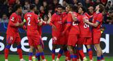 Pemain Paris Saint-Germain merayakan gol pembuka yang dicetak Willian Pacho saat matchday ketiga Liga Champions 2025/2026 melawan Bayer 04 Leverkusen di Stadion BayArena, Leverkusen, Jerman, pada Selasa 21 Oktober 2025 waktu setempat atau Rabu 22 Oktober 2025 dini hari WIB. (FRANCK FIFE/AFP)