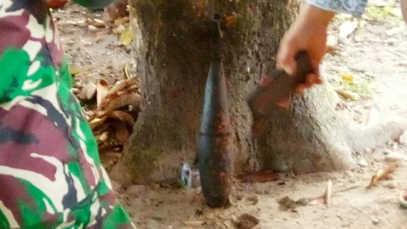 Mortir yang ditemukan dua pencari ikan di Sungai Kampar, Kabupaten Kampar.