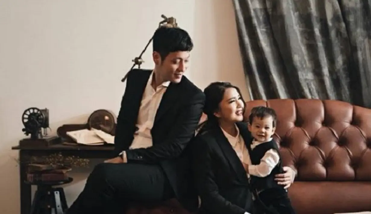 Tampaknya Lori mewarisi sifat dari kedua orangtuanya. Lantaran saat menjalani pemotretan, ia terlihat sangat ekspresif. (Foto: instagram.com/juniorliem)