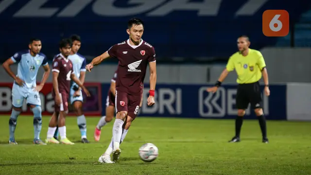 Foto: Adu Kuat Dua Pelatih Interim Berakhir Tanpa Pemenang di Laga Persela Kontra PSM pada Pekan ke-15 BRI Liga 1