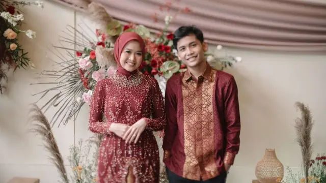 8 Momen Lamaran Bintang Emon dan Alca Octaviani, Penuh Haru Bahagia
