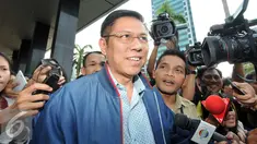 Wakil Ketua Komisi VII DPR dari Fraksi Demokrat, Mulyadi usai diperiksa KPK, Jakarta (4/11).  Mulyadi diperiksa terkait kasus suap penganggaran proyek Pembangkit Listrik Tenaga Mikro Hidro (PLTMH) di Kabupaten Deiyai, Papua. (Liputan6.com/Helmi Afandi)