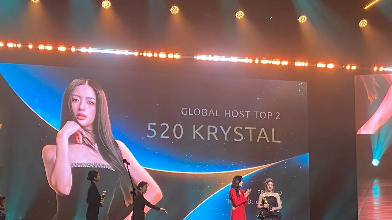 Global Top 2 host Krystal dari 520 Management